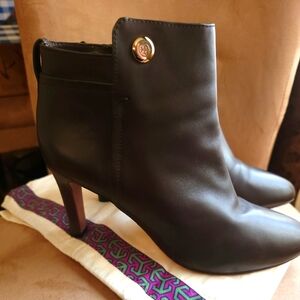 Tory Burch size 11 Leather ankle boot in dark brown